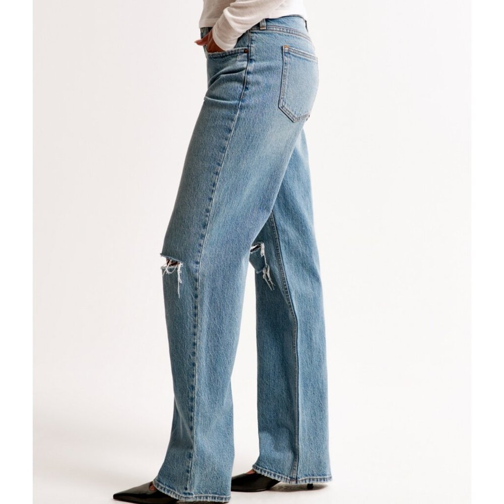 Abercrombie & Fitch Light Blue Distressed Women Jeans - Picture 3 of 10
